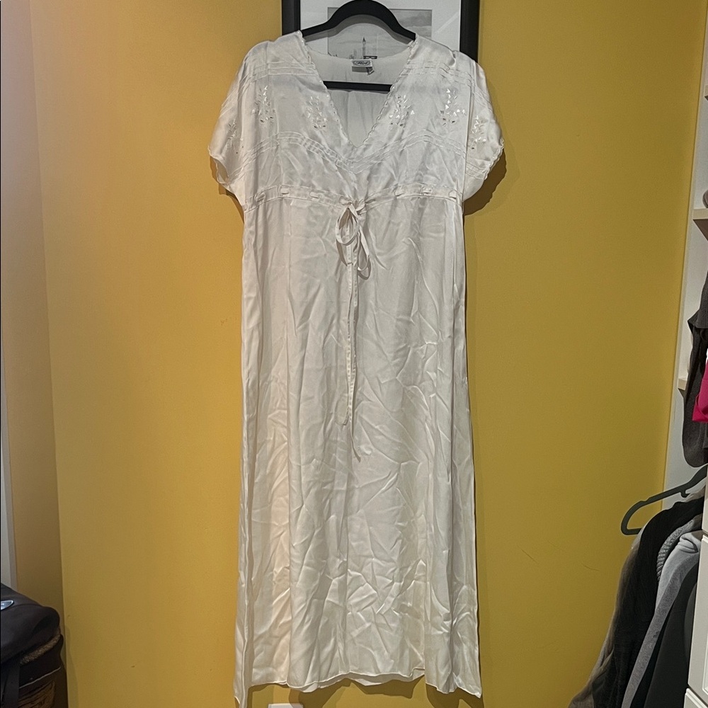Vintage Ivory Silk Satin Embroidered Nightgown with Tie Waist Sz XL